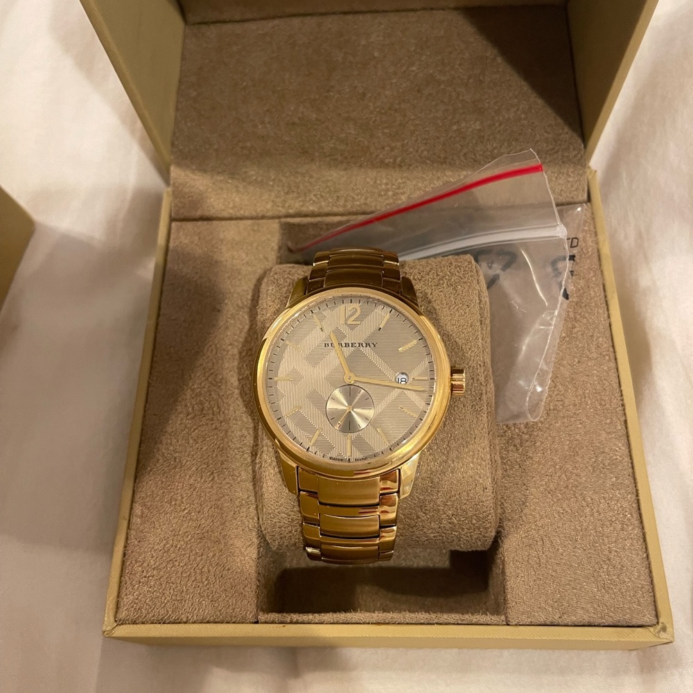 Burberry BU10006 Gold Tone Classic Bracelet 40mm Unisex Watch $1100 retail